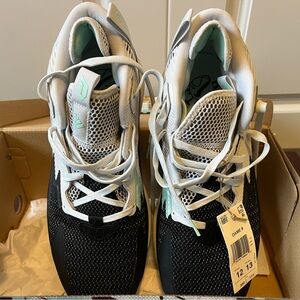 NIB NWT Adidas Dame 8 Black/White Size 12